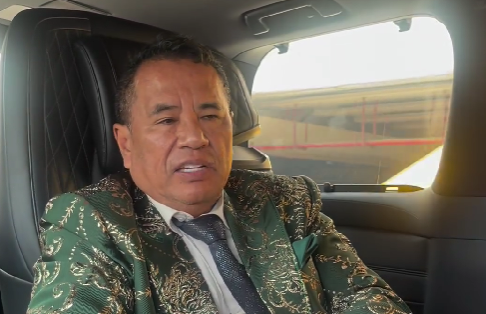 Hotman Paris sebut siap membantu keluarga Vina dalam mengungkap kasus pembunuhan tersebut. Foto: Instagram.com/hotmanparisofficial