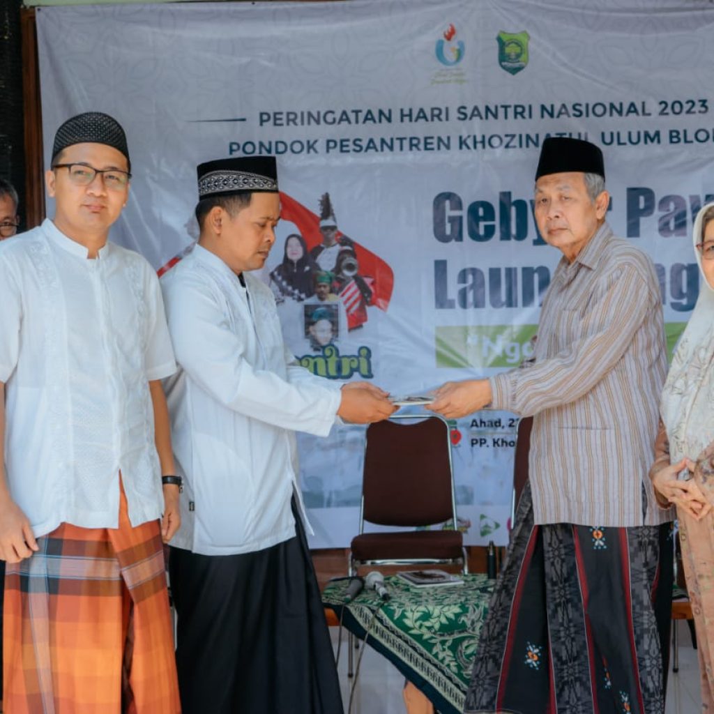 Gus Zaki berikan apresiasi atas launchingnya buku Ngaji Bareng Abah Yai Muharror Ali. Foto: Dok. CR