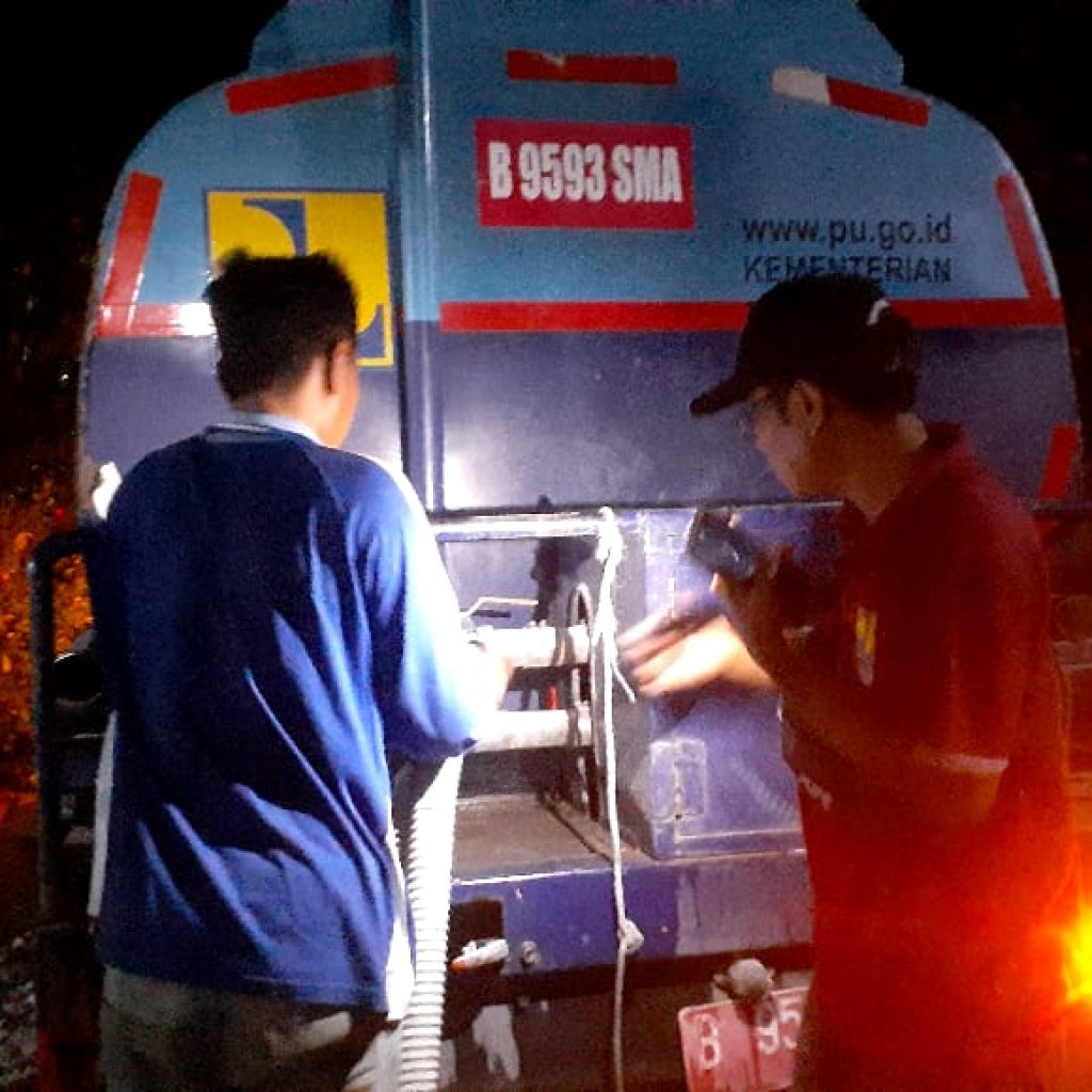 BBWS Pemali Juana dan DPUPR Kembali Droping Air Bersih di Glagahan