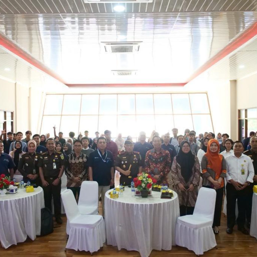 Foto bersama usai Kejati Bengkulu usai kegiatan seminar hukum. Foto: Dok. Riki Santoso.