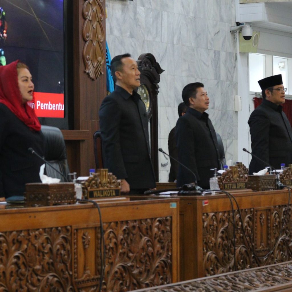 Rapat pengesahan dua Perda di ruang rapat paripurna Balai Kota Semarang, Rabu (1/11/2023). Foto: Istimewa