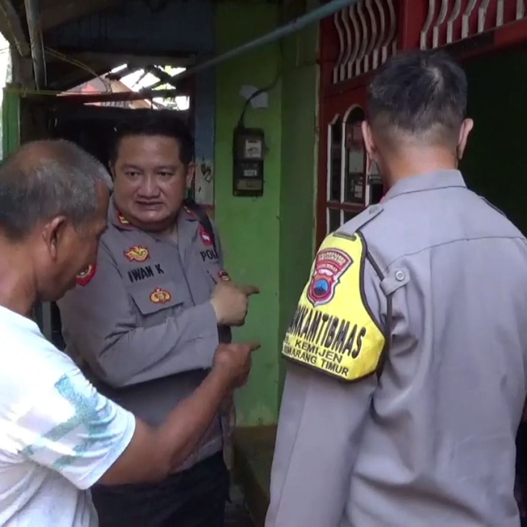 Kapolsek Semarang Timur Iptu Iwan Kurniawan saat ditemui di rumah duka Rabu (1/11/2023). Foto: Istimewa
