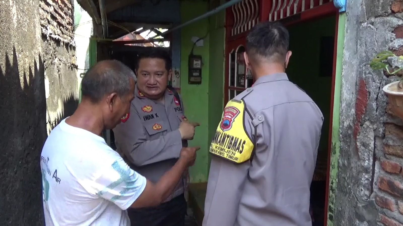 Kapolsek Semarang Timur Iptu Iwan Kurniawan saat ditemui di rumah duka Rabu (1/11/2023). Foto: Istimewa