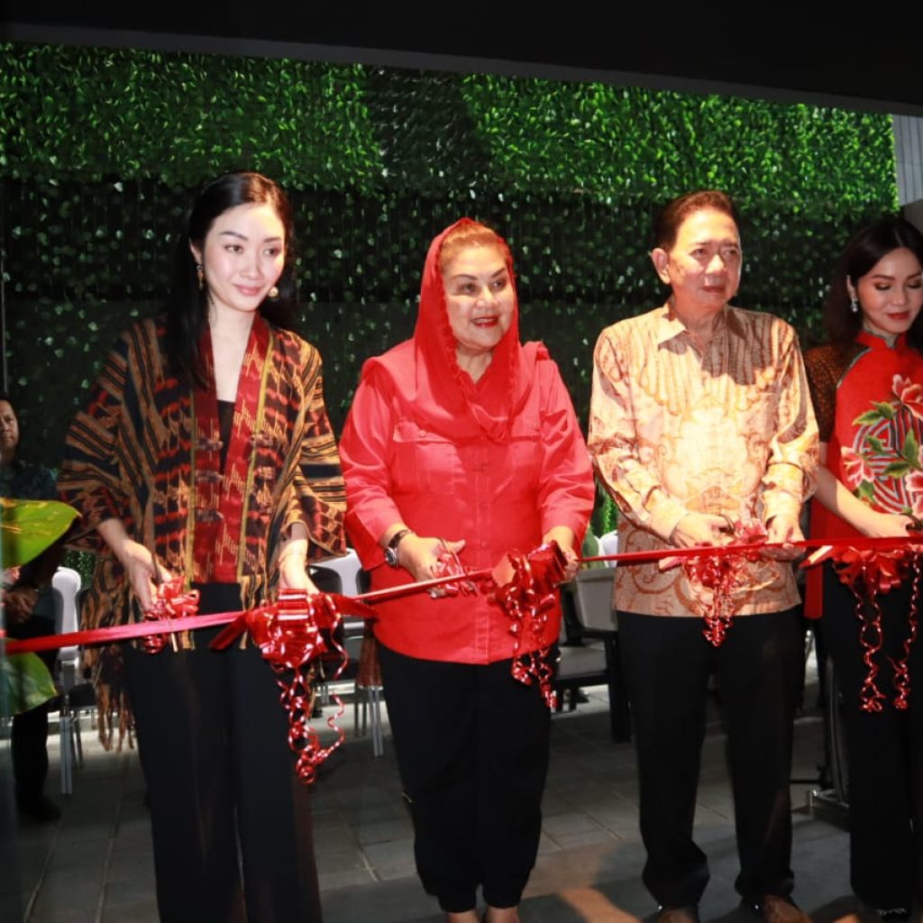 Wali Kota Semarang, Hevearita Gunaryanti Rahayu saat meresmikan REZ Hotel Semarang, Senin (6/11/2023). Foto: Istimewa