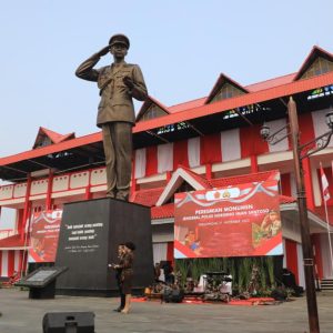 Pj Gubernur Jateng Resmikan Monumen Jenderal Hoegeng: Beliau Adalah Teladan