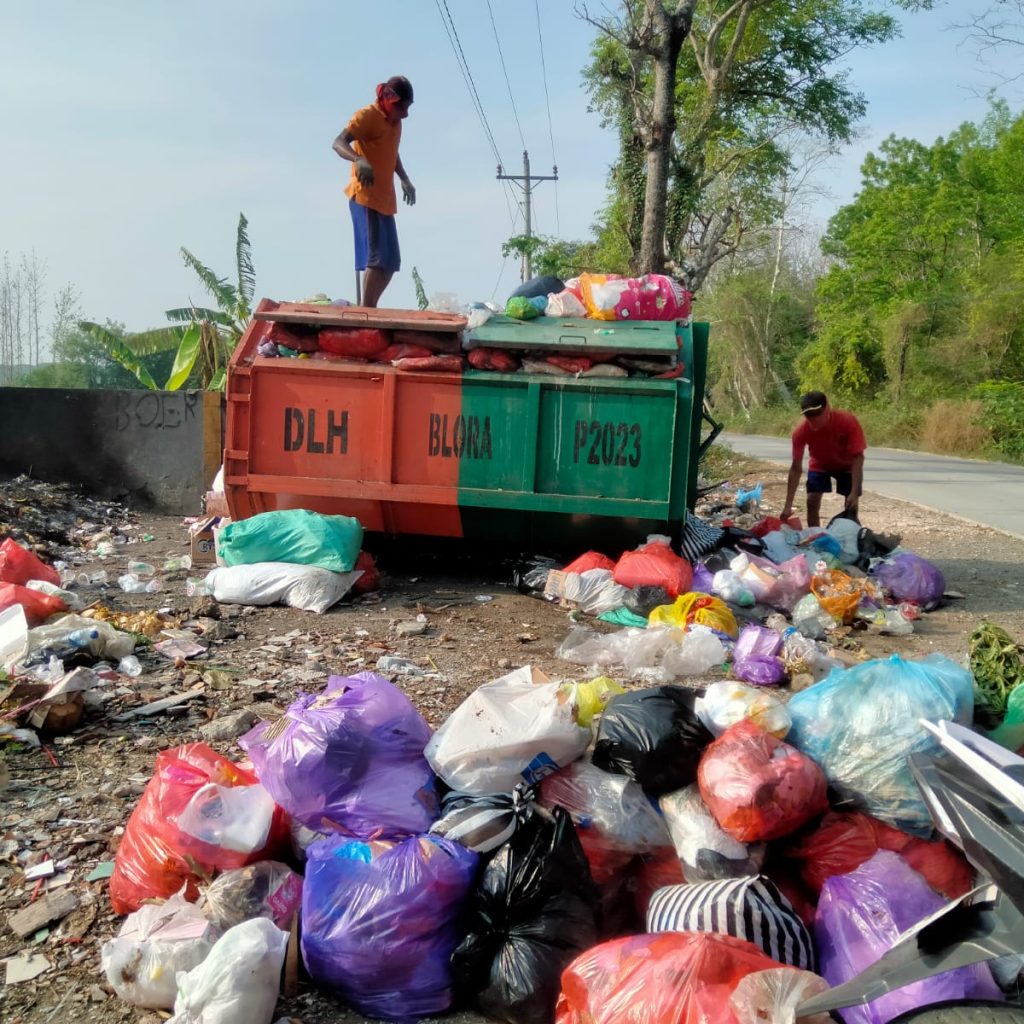 Kondisi sampah yang dibuang sembarangan di Blora. Foto: Istimewa