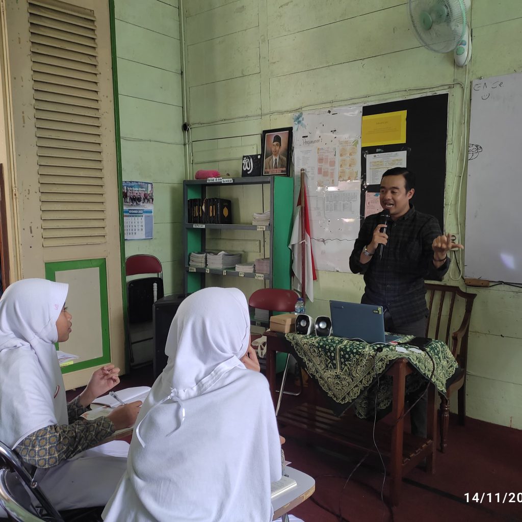 KPU Blora sampaikan pesan penting saat menjadi narasumber di SMP Plus Insan Gemilang. Foto; Istimewa