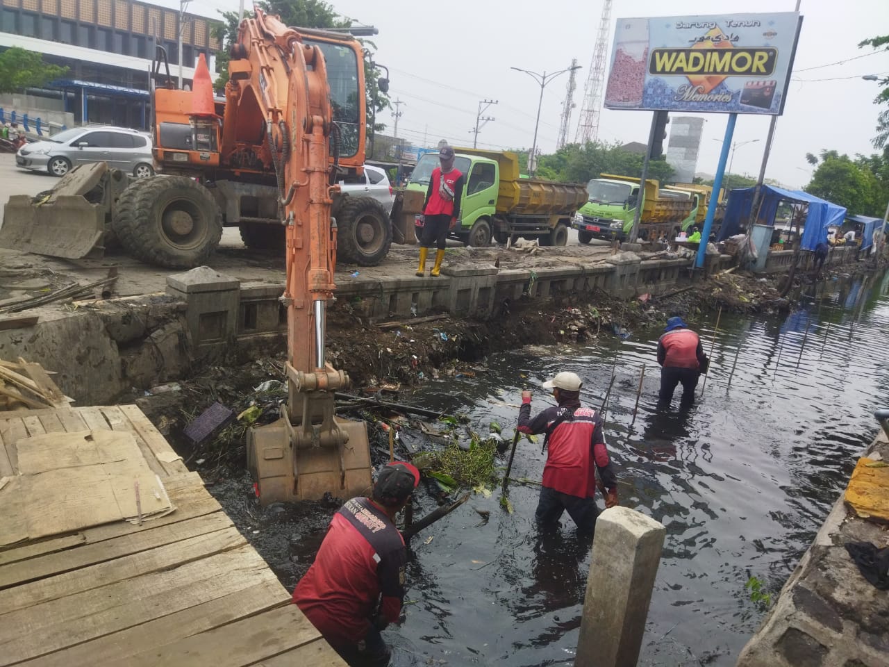 Pembersihan saluran dari RSI s/d pompa Sringin melewati belakang terminal Terboyo pada garis hitam sekitar 1,45 Km.Nuwon. Foto: Istimewa