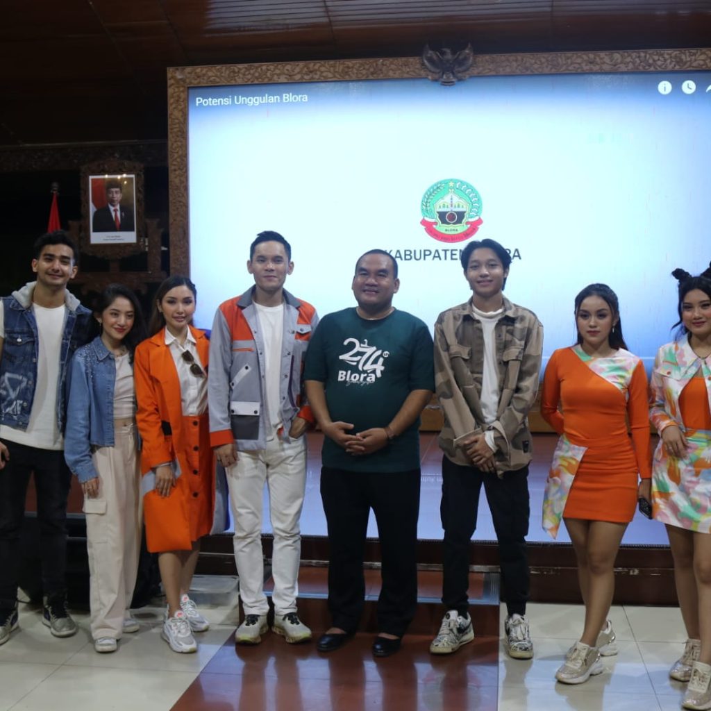 Momen unik saat Bupati Blora hadir di Karnaval SCTV. Foto: Dok. Lilik Yuliantoro