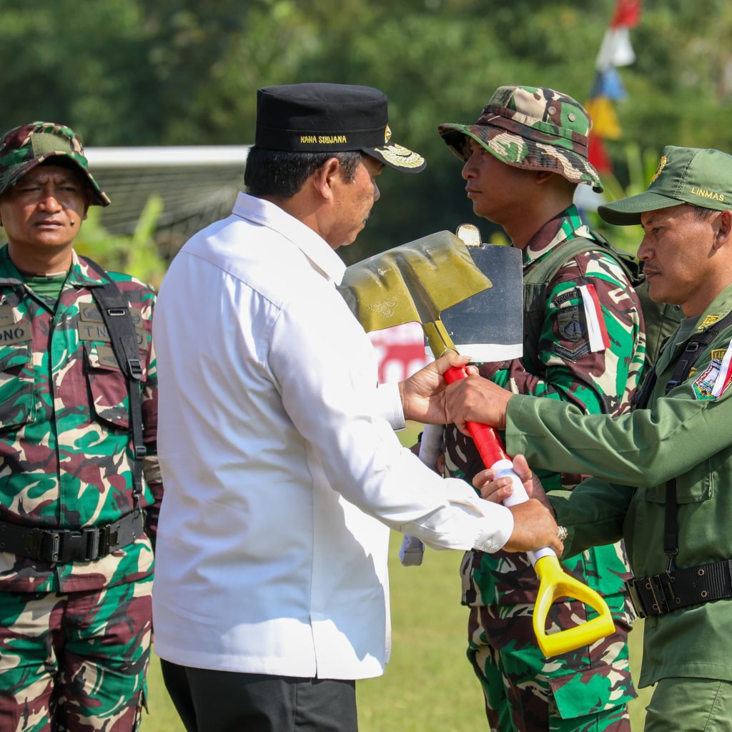 Berkontribusi Sejahterakan Masyarakat Desa, Nana Sudjana Apresiasi Program TMMD 