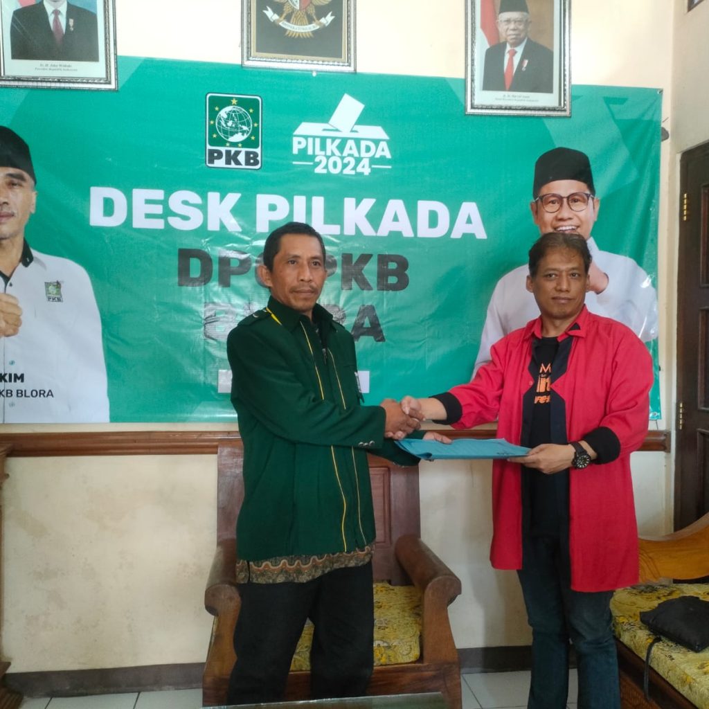 TUTURPEDIA - Wartawan Senior di Kabupaten Blora Maju di Pilkada 2024, Alasannya Terjun ke Politik Bikin Kagum!