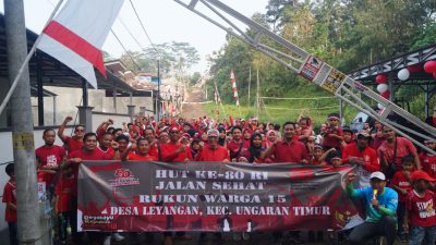 TUTURPEDIA - Jalan Sehat RW 15 Desa Leyangan Diikuti Ratusan Warga, Ada Door Prize Hingga Lomba Menghias Sayur Asem