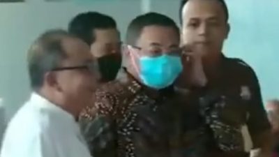 TUTURPEDIA - Kenakan Masker dan Baju Batik, Sudewo Datangi Gedung Merah Putih KPK