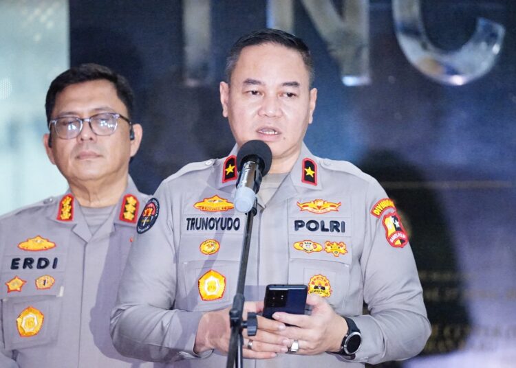 TUTURPEDIA - Mabes Polri Berikan Perintah Tegas, Agar Seluruh Jajaran Memberikan Perlindungan Terhadap Wartawan Yang Tengah Melaksanakan Tugas Peliputan