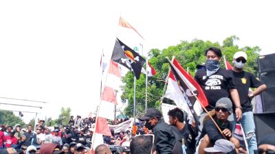 TUTURPEDIA - Masyarakat Pati Bersatu, Siapkan Armada Bus Untuk ke KPK Jakarta