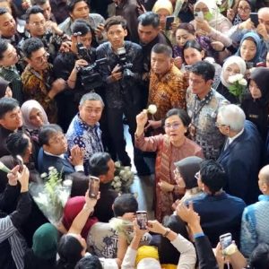 Perpisahan Sri Mulyani Diiringi Isak Tangis Pegawai Kemenkeu