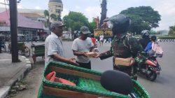 Jumat Berkah, Kodim 0721/Blora Bagikan 95 Paket Makanan untuk Masyarakat
