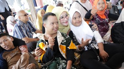 TUTURPEDIA - Batik Pegon Difabel Kebumen Tampil di Panggung Dunia, Nawal Yasin: Karya Luar Biasa dari Tangan Istimewa