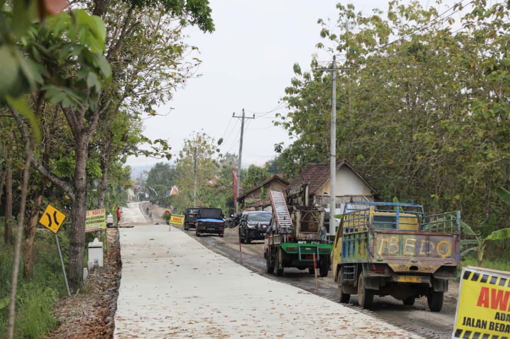 Rp15,3 Miliar Digelontorkan, Gubernur Luthfi Pantau Perbaikan Jalan Todanan–Ngawen Blora 5 TUTURPEDIA - Rp15,3 Miliar Digelontorkan, Gubernur Luthfi Pantau Perbaikan Jalan Todanan–Ngawen Blora