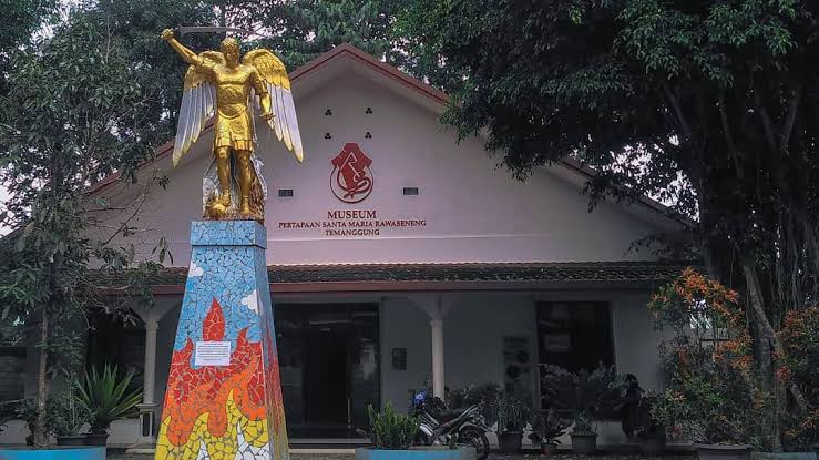 Menepi Sejenak di Rawaseneng: Antara Susu Sapi, Sunyi Pertapaan, dan Doa Jam 3 Pagi 6 TUTURPEDIA - Menepi Sejenak di Rawaseneng: Antara Susu Sapi, Sunyi Pertapaan, dan Doa Jam 3 Pagi