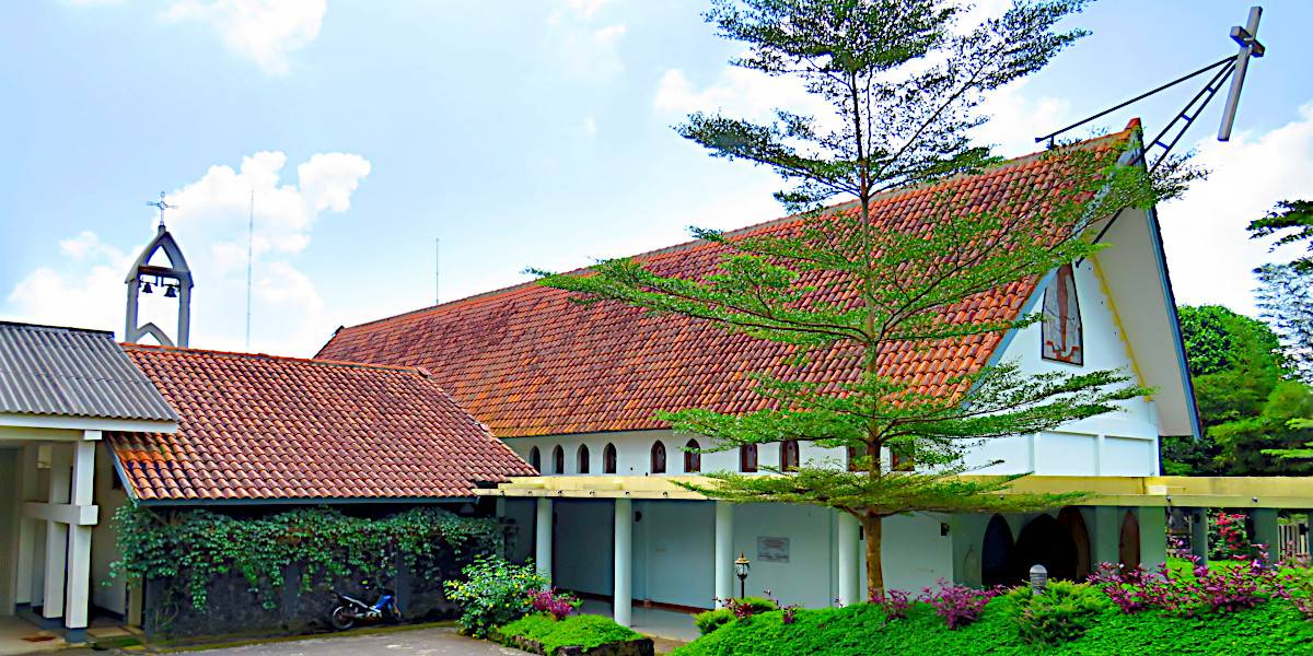 Menepi Sejenak di Rawaseneng: Antara Susu Sapi, Sunyi Pertapaan, dan Doa Jam 3 Pagi 5 TUTURPEDIA - Menepi Sejenak di Rawaseneng: Antara Susu Sapi, Sunyi Pertapaan, dan Doa Jam 3 Pagi