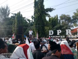 ALLAHU AKBAR dan SALAWAT BERKUMANDANG: Ratusan Santri Rembang ‘Geruduk’ DPRD Protes Keras Tayangan Hina Kiai, Bupati Rembang Langsung Turun Tangan!