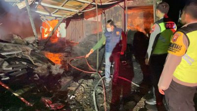 Pabrik Briket Arang di Kunduran Blora Terbakar, Kerugian Capai Rp150 Juta, Polisi dan Damkar Gerak Cepat Padamkan Api