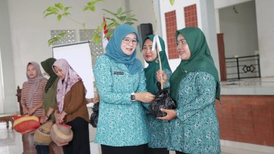 Cegah Banjir, Nawal Yasin Ajak Kader PKK Jateng Menanam Pohon di Pekarangan Rumah