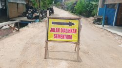 TUTURPEDIA - Viral Video Warga Melintas di Jalan Baru Dicor, Ini Klarifikasi Agus Soal Proyek Desa Palon