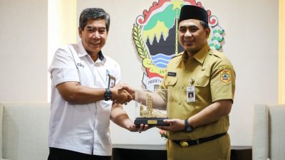 TUTURPEDIA - Tuntaskan Persoalan Sampah di Jateng, Wagub Tak Yasin Dorong Akselerasi RDF