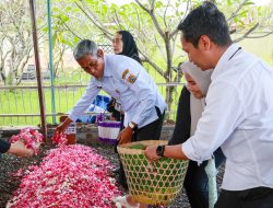 Sekda Jateng Sampaikan Duka Cita di Pemakaman Mertua Gubernur Ahmad Luthfi