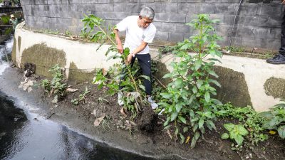 Sekda Sumarno Ajak ASN Provinsi Jateng jadi Duta Peduli Pengelolaan Sampah 9 TUTURPEDIA - Sekda Sumarno Ajak ASN Provinsi Jateng jadi Duta Peduli Pengelolaan Sampah