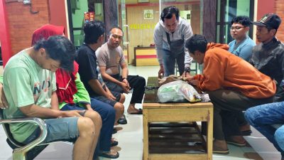 Gerak Cepat Polsek Jepon, Pemuda Asal Pati yang Linglung di Waru Berhasil Dipulangkan ke Keluarga 15 TUTURPEDIA - Gerak Cepat Polsek Jepon, Pemuda Asal Pati yang Linglung di Waru Berhasil Dipulangkan ke Keluarga