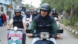 TUTURPEDIA - Vespa Touring dan Ngabuburide, Wagub Taj Yasin Pantau SPBU untuk Pastikan Pasokan BBM Libur Lebaran Aman