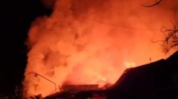 TUTURPEDIA - Breaking News! Si Jago Merah Kembali Mengamuk, Pasar Ngawen Blora Terbakar Hebat Malam Ini