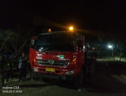 Warga Nglobo Hadang Truk Rig Pengeboran, Jalan Desa Rusak Parah dan Seorang Perempuan Terserempet