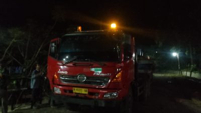 TUTURPEDIA - Warga Nglobo Hadang Truk Rig Pengeboran, Jalan Desa Rusak Parah dan Seorang Perempuan Terserempet