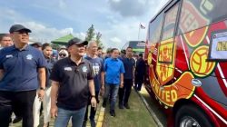 TUTURPEDIA - Bus Manchester United Ikut Mudik Gratis Jateng, Ahmad Luthfi: Jangan-jangan Mudiknya ke Inggris?