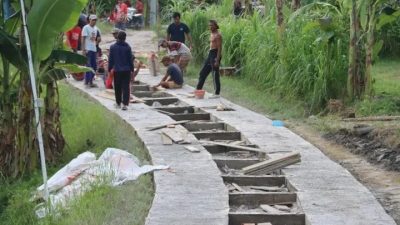 “The Power of Urunan”: Warga Nglebak Bangun Jalan Mandiri, Bupati dan Wakil Bupati Blora Sampai Turun Tangan