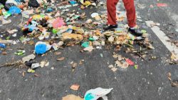 Respon Laporan Masyarakat, DLH Kota Semarang Minta Maaf dan Sigap Bersihkan Tumpahan Sampah 4 TUTURPEDIA - Respon Laporan Masyarakat, DLH Kota Semarang Minta Maaf dan Sigap Bersihkan Tumpahan Sampah