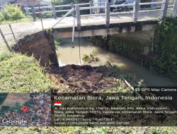 Ancaman Longsor Intai Pemukiman di Kauman Blora, Warga: “Tolong Segera Diperbaiki Sebelum Jembatan Putus!”