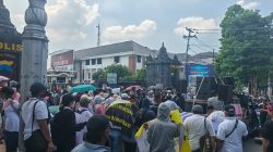 Ribuan Penanam Modal BLN Bersatu di Semarang, Serukan Penyelesaian Berkeadilan dan Pengembalian Dana Mulai Berjalan 3 TUTURPEDIA - Ribuan Penanam Modal BLN Bersatu di Semarang, Serukan Penyelesaian Berkeadilan dan Pengembalian Dana Mulai Berjalan