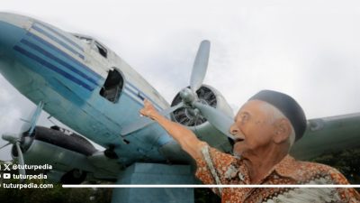 Teuku Nyak Sandang, Penyumbang Pesawat RI Pertama Tutup Usia di Tanah Aceh 9 TUTURPEDIA - Teuku Nyak Sandang, Penyumbang Pesawat RI Pertama Tutup Usia di Tanah Aceh