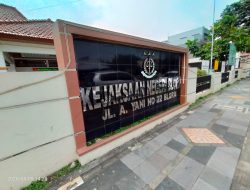 Karangan Bunga untuk Keadilan yang Tertidur: Sindiran Halus untuk Kejari Blora yang Terlalu Sabar