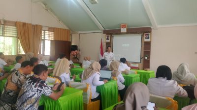 Revolusi Digital di Kelas: MGMP Informatika Sukses Gelar Workshop Media Pembelajaran Berbasis Web 20 TUTURPEDIA - Revolusi Digital di Kelas: MGMP Informatika Sukses Gelar Workshop Media Pembelajaran Berbasis Web