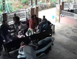 Brutal! Kades Pakel Lumajang Diserang 15 Orang Bersenjata Tajam, Polisi Buru Pelaku dan Dalang