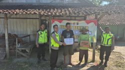 TUTURPEDIA - Polsek Kunduran Tebar Kepedulian Lewat “Jumat Berkah”, Warga Sambiroto Tersentuh