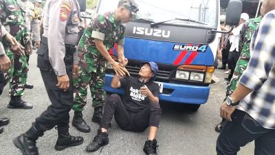 Jelang Demo 13 Mei di Mapolres Pati, Aparat dan Pentolan AMPB Terlibat Cekcok Saat Penertiban Posko! 12 TUTURPEDIA - Jelang Demo 13 Mei di Mapolres Pati, Aparat dan Pentolan AMPB Terlibat Cekcok Saat Penertiban Posko!
