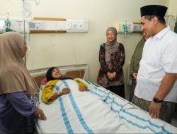 Momen Wagub Taj Yasin Pulihkan Trauma Tujuh Siswa Tertimpa Sekolah Roboh di Sragen