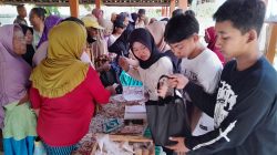 Lintas Komunitas, Mahasiswa serta Karang Taruna Desa Kediren Bersatu Bersihkan Lingkungan dan Bantu Warga Kecil 4 TUTURPEDIA - Lintas Komunitas, Mahasiswa serta Karang Taruna Desa Kediren Bersatu Bersihkan Lingkungan dan Bantu Warga Kecil